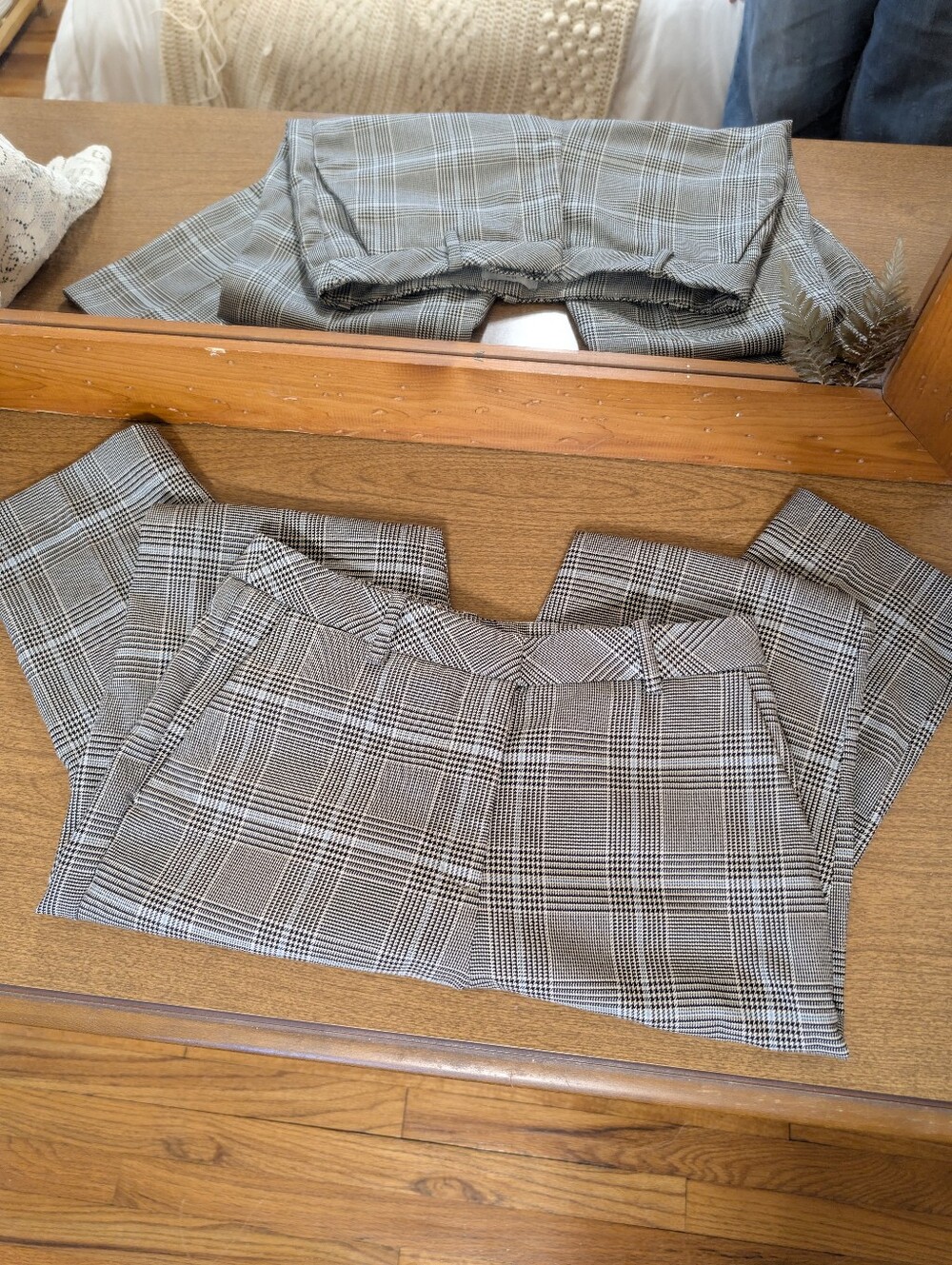 H & M Women's Size 4 Beige, Black, & Blue Plaid Dress Pants Office Trousers